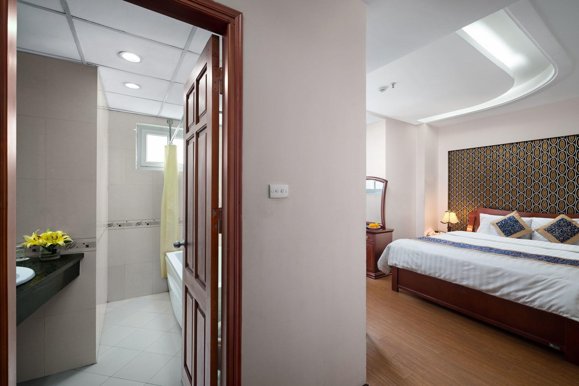 Lakeside Palace Hotel Hanoi Exterior photo