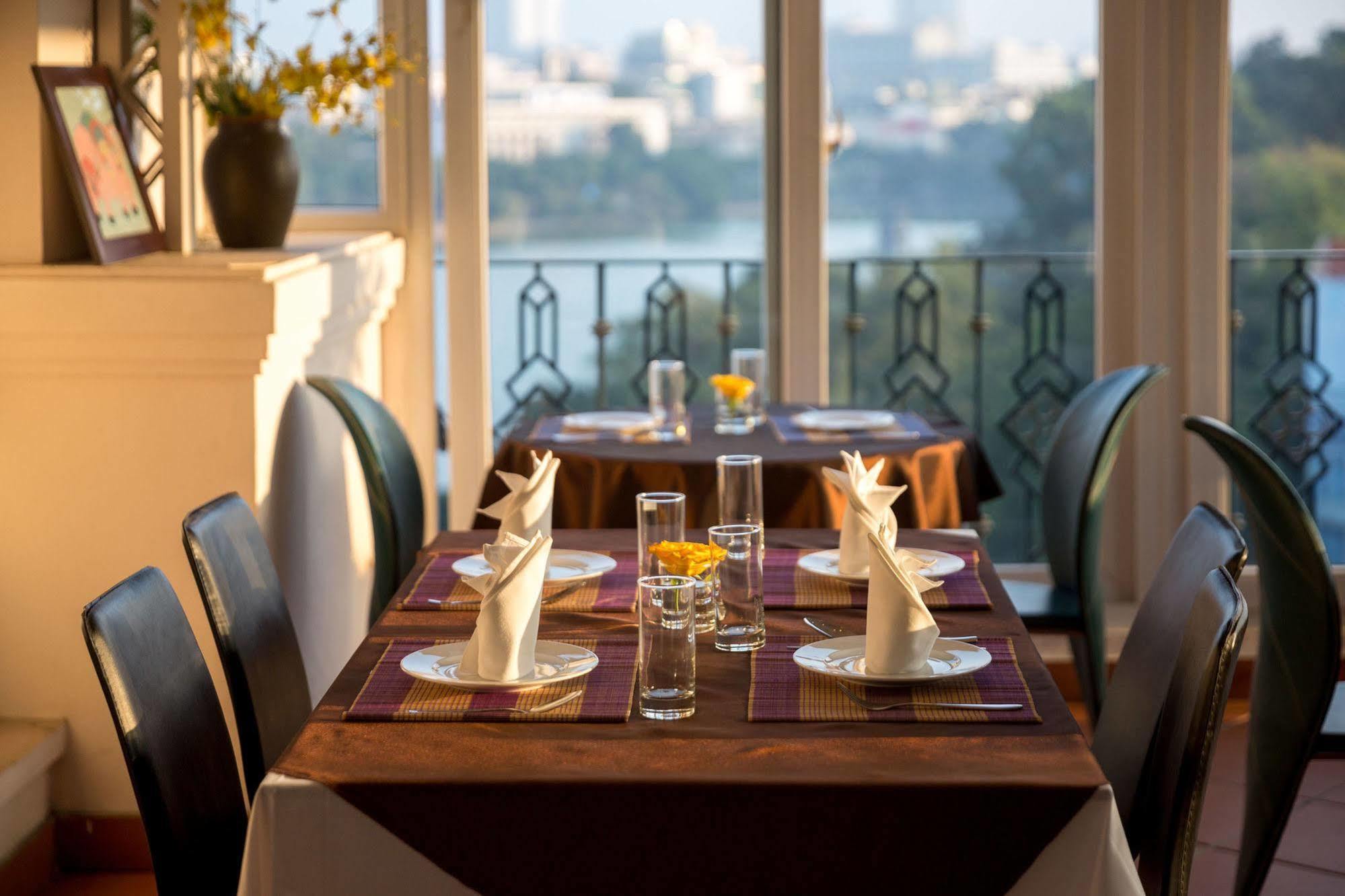 Lakeside Palace Hotel Hanoi Exterior photo